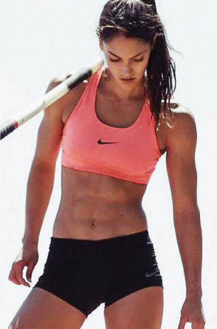 2008 베이징올림픽 최고 미녀를 꼽자면 단연 미국 장대높이뛰기  국가대표로 출전한 앨리슨 스토키. ‘꿀벅지’를 드러내는 운동복 스타일의 정석을 보여준다. [인스타그램]