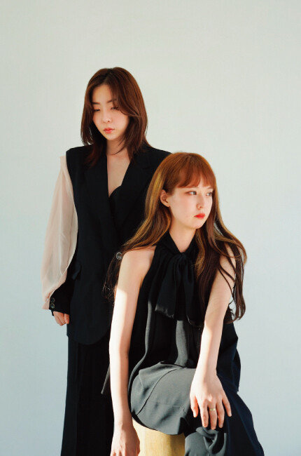 피아니스트 이하림(오른쪽)과 베이시스트 박한솔이 결성한 재즈그룹 ‘한국재즈수비대’. [사진 제공 · 안현모]