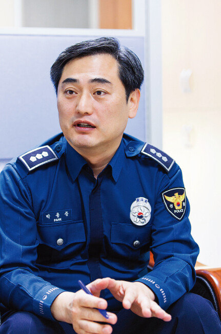 천혜의 휴양지 필리핀에서 4년간 경찰영사로 재직한 박용증 서울 강남경찰서 112상황실장은 “필리핀은 안심하는 순간 사고가 발생하는 곳”이라고 말했다. [김도균 프리랜서]