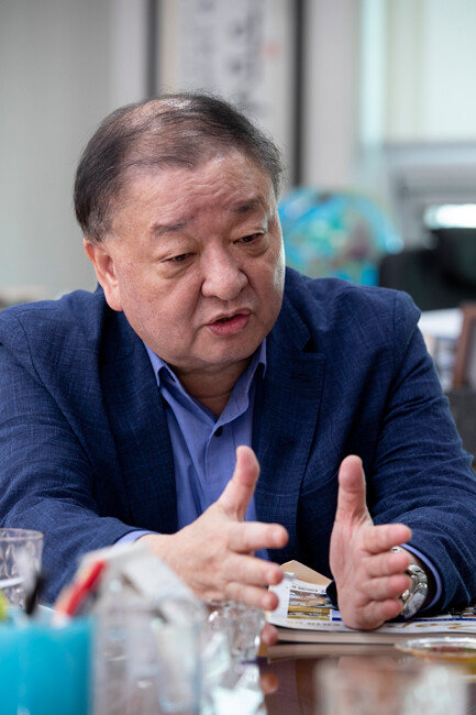 강창일 더불어민주당 의원은 “한국과 일본이 새로운 관계를 위해 지혜를 모아야 한다”고 말한다. [지호영 기자]