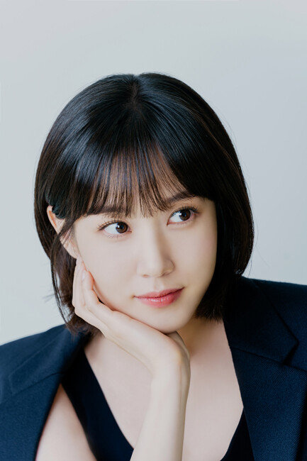 ‘우영우’ 촬영을 마친 박은빈이 활짝 웃고 있다.[사진=나무액터스 제공]
