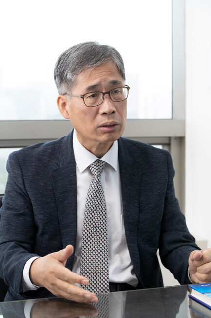 신평 변호사는 국민의힘 당대표 후보 가운데 한 명인 김기현 의원의 후원회장을 맡고 있다. [동아DB]