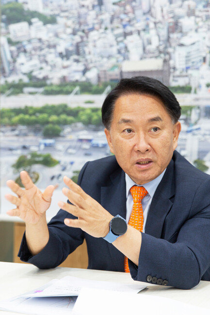 이성헌 서대문구청장은 “신촌을 글로벌 청년문화 중심지로 키워가겠다”고 말했다. [김도균 객원기자]