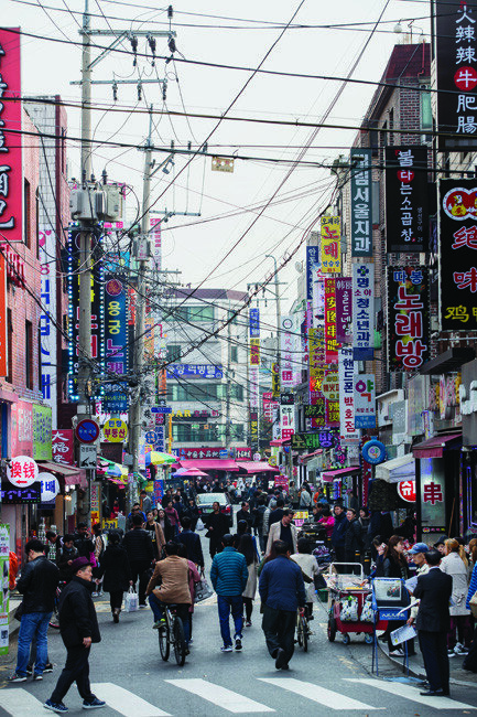 중국인, 조선족 등이 거주하는 서울지하철 2·7호선 대림역 인근 상인들은 양국 간 합의를 환영하면서도 정부 차원의 적극적인 조치를 당부했다.[조영철 기자]