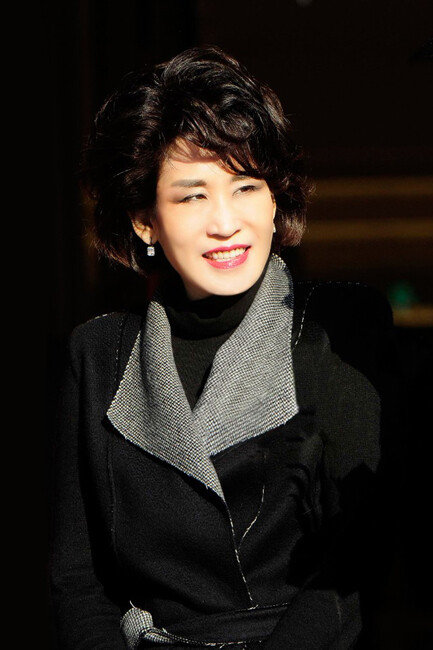 정유경 신세계 백화점부문 총괄사장은 승진 3년 만에 전성기를 맞았다는 평가를 받고 있다. [동아DB]