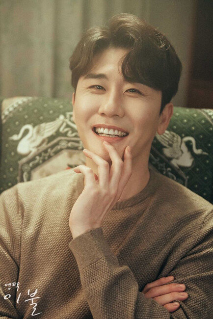 5월 13일 생일에 팬들의 특별한 선물을 받은 영탁.[사진제공=뉴에라프로젝트]