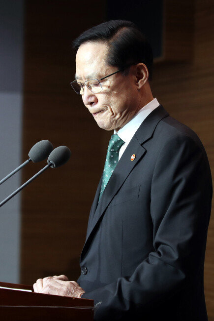 송영무 국방부 장관이 7월 10일 서울 용산구 국방부에서 문재인 대통령의 ‘국군기무사령부 조사단 설치’ 특별지시 관련 특별 발표를 하고 있다. [최혁중 동아일보 기자]