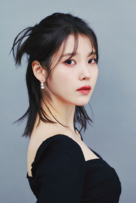 일반인으로부터 표절 의혹이 있다며 고발당한 아이유. [EDAM엔터테인먼트 제공]