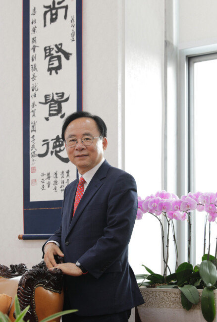 이주영 국회부의장 집무실에 걸린 ‘尙賢晷德’이란 글귀가 눈에 띈다. [박해윤 기자]