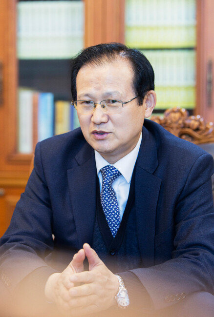 ‘신동아’와 인터뷰하는 이기성 가정연합 한국회장.