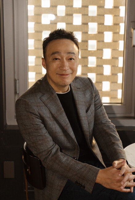 이성민은 “배우는 나이가 들어도 긴장의 끈을 놓아선 안 된다”고 말했다. [플러스엠 엔터테인먼트]