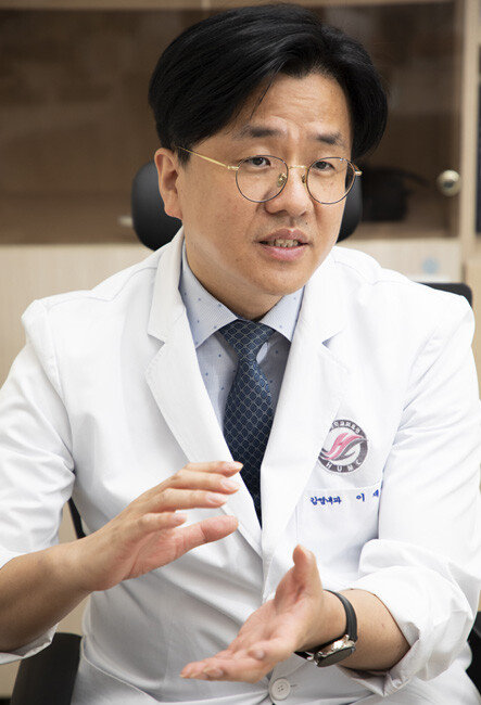이재갑 한림대강남성심병원 감염내과 교수. [조영철 기자]