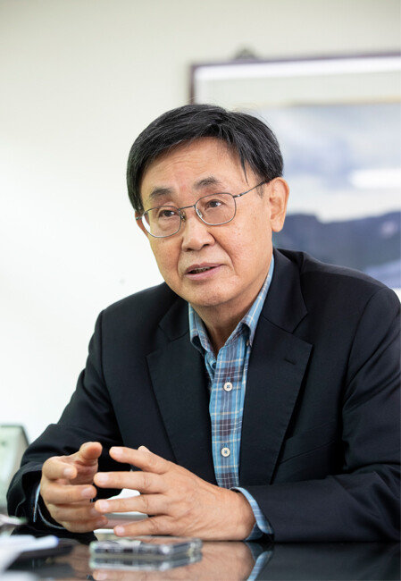 명노승 매헌윤봉길의사기념사업회장은 윤봉길 의사가 19세에 직접 교재를 만들어 농민들을 가르친 점을 높이 평가했다. [지호영 기자]