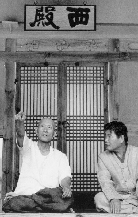 전남 순천 송광사 불일암에서 법정 스님과 정찬주 작가. [정찬주 제공]