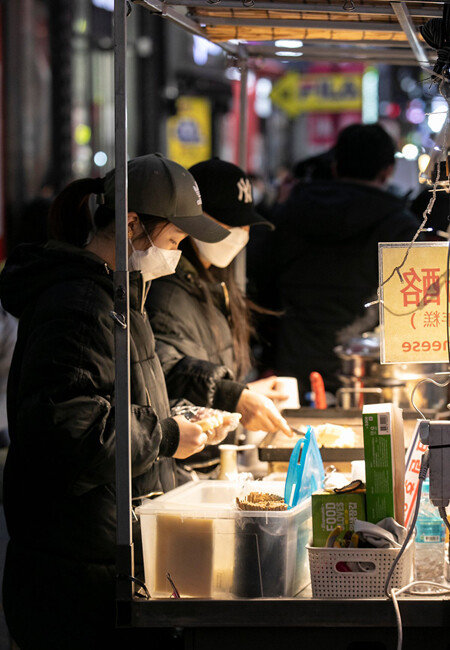 노점 상인들도 마스크 착용