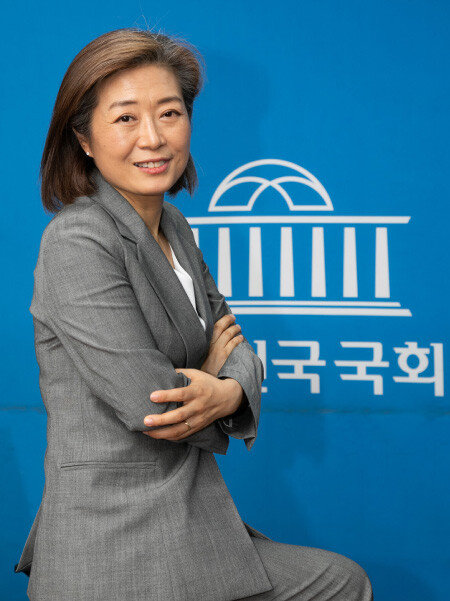 양이원영 의원은 환경운동연합 에너지기후팀 처장, 에너지전환포럼 사무처장을 지냈다. 환경운동가 출신 첫 여당 국회의원이다. [조영철 기자]