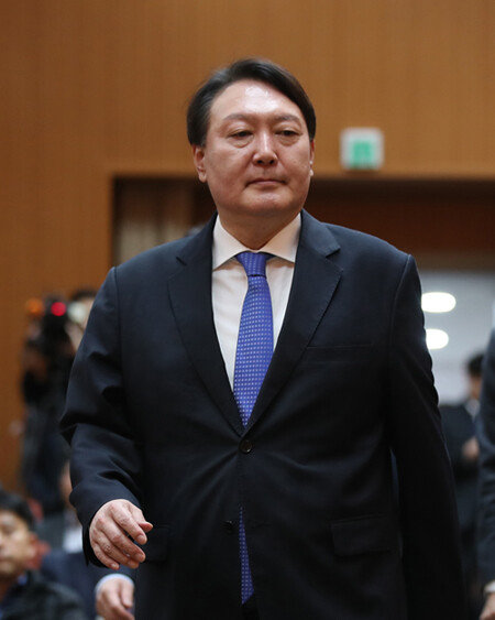 윤석열 검찰총장이 현직 총장으로는 처음으로 차기 대선후보 지지율 3위에 올랐다. [홍진환 동아일보 기자]