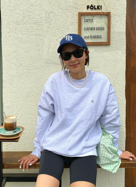 편안한 캐주얼 차림에 진주목걸이로 스타일링을 
마무리한 방송인 김나영. [김나영 인스타그램 캡처]