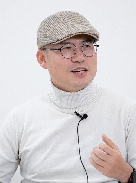 봉달호 편의점주는 “86세대에게 이념은 허울이나 명분일 뿐이었다”고 했다. [박해윤 기자]