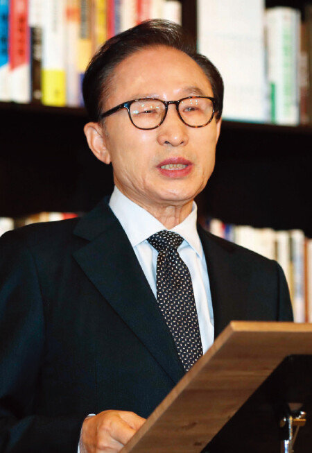 1월 18일 이명박 전 대통령이 국가정보원 특수활동비 수수 의혹 등 검찰 수사와 관련해 “많은 국민이 정치 보복이라고 보고 있다”고 주장했다. [동아DB]