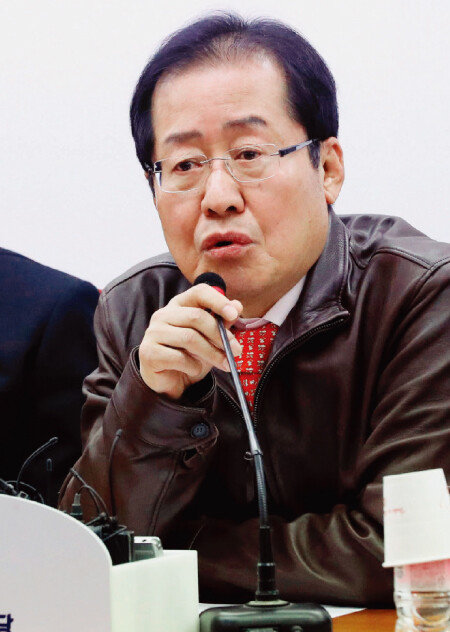 3월 20일 서울 영등포구 여의도 자유한국당 당사에서 열린 6·13 지방선거 총괄기획단 전체회의에서 홍준표 대표가 발언하고 있다.