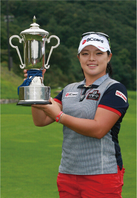 KLPGA투어 2014 채리티 하이원리조트 대회에서 우승한 장하나 선수. [KLPGA 제공]