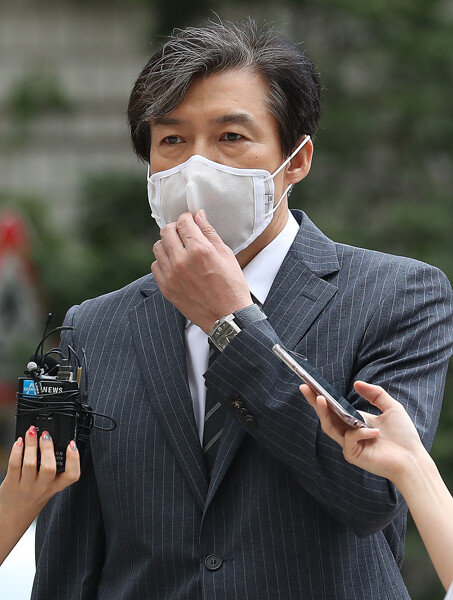 지난해 8월 법무부 장관 지명 후 자녀 입시 의혹, 사모펀드 의혹 등으로 ‘조국 사태’를 불러온 조국 전 장관. [뉴스1]