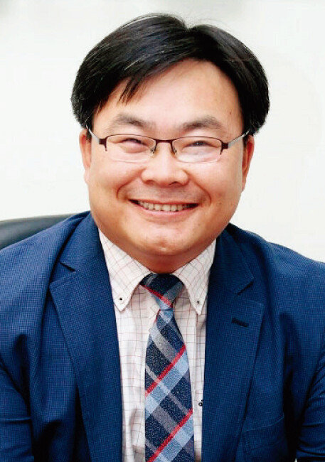 박사학위를 따려고 한국에 들어왔다 사업을 시작해 한중무역협회를 이끌게 된 김용선 회장. [김용선] 