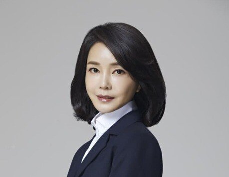 Kim Gun-hee, '1 hour chat' at Bongeunsa Temple in Seoul... Is public ...