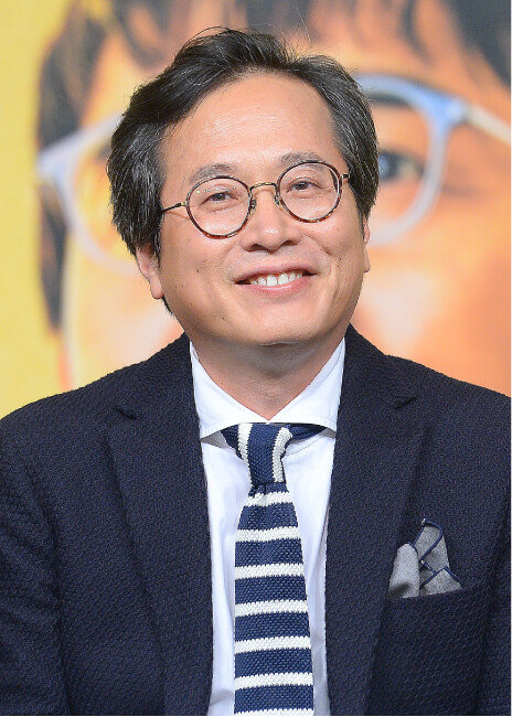 맛 칼럼니스트 황교익 씨는 “한국의 육계 회사와 치킨 회사는 소비자에게 작고 비싼 치킨을 먹여 재벌이 됐다”고 주장했다. [동아DB]