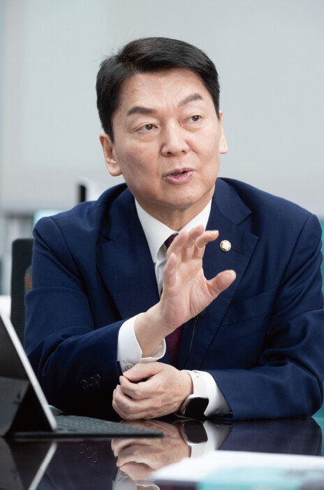 안철수 의원은 “이번 총선에서 3당의 활약은 그리 크지 않을 것”이라고 했다. [지호영 기자]