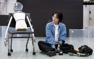 리허설중 로봇배우 ‘전원 OFF’… 개막 하루전 공연 연기사태