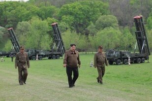 김정은, 핵반격가상전술훈련 첫 지도…초대형방사포병 참가