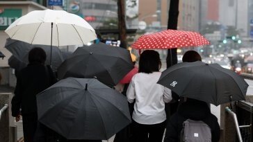[날씨]“월요일 우산 챙기세요”…전국에 비, 제주도는 천둥·번개