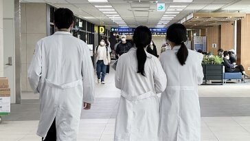 예약 환자 1900명인데…“진료 안 해” 서울대병원 4명 병원 이탈