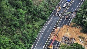 中 고속도로 침하에 차량 20대 추락…24명 사망·30명 부상