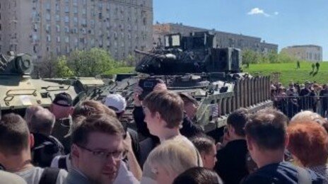 미국 탱크가 모스크바 한가운데… 전리품 자랑한 러시아의 속내