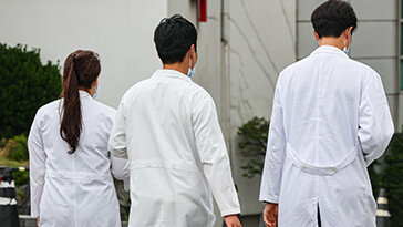전북대병원 병동 3개 폐쇄…의사 파동에 대학병원들 “존폐 위기”