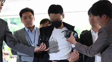 경복궁 담장에 “공짜영화” 낙서 지시한 30대 남성 구속