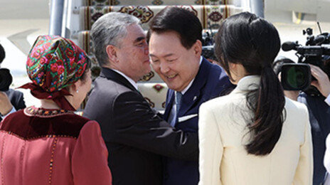 尹, 카자흐스탄으로 출발…투르크 최고지도자가 직접 환송
