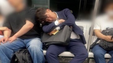 “저 사람 국회의원 아냐?”…이준석, 지하철서 잠든 모습 화제