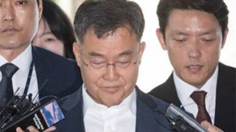‘尹 명예훼손 의혹’ 김만배·신학림 “법정서 진실 밝히겠다”