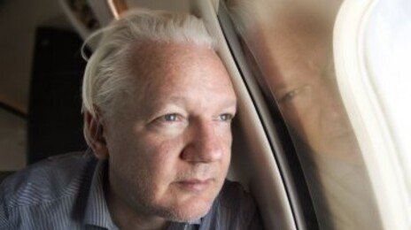 ‘위키리크스’ 어산지, 美송환 없이 ‘자유의 몸’