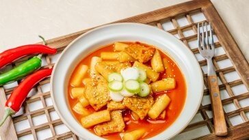 쌀떡구이 즐기던 한국인, 밀떡볶이 먹게 된 까닭은?