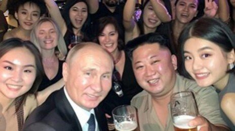 미녀들에 둘러싸인 푸틴과 김정은…AI로 만든 사진