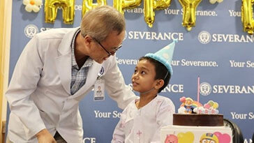 JYP가 기부한 5억…심장병 앓았던 필리핀 소년에게 ‘새 삶’ 선물