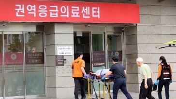 “전문의 이탈에 권역응급센터 10곳 운영중단 위기”