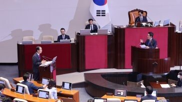 野 “응급실 뺑뺑이, 누가 살인자냐” 한덕수 “10년전부터 있던 일”