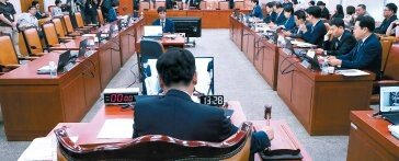 野, 쌍특검-지역화폐법 법사위 강행 처리… 우원식 “의료문제부터 해결” 오늘 상정 제동