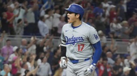 오타니, MLB 최초 50홈런-50도루…새 역사 썼다